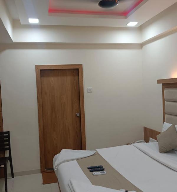 Sun Inn Residency , Нави Мумбаи Экстерьер фото