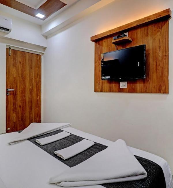 Sun Inn Residency , Нави Мумбаи Экстерьер фото